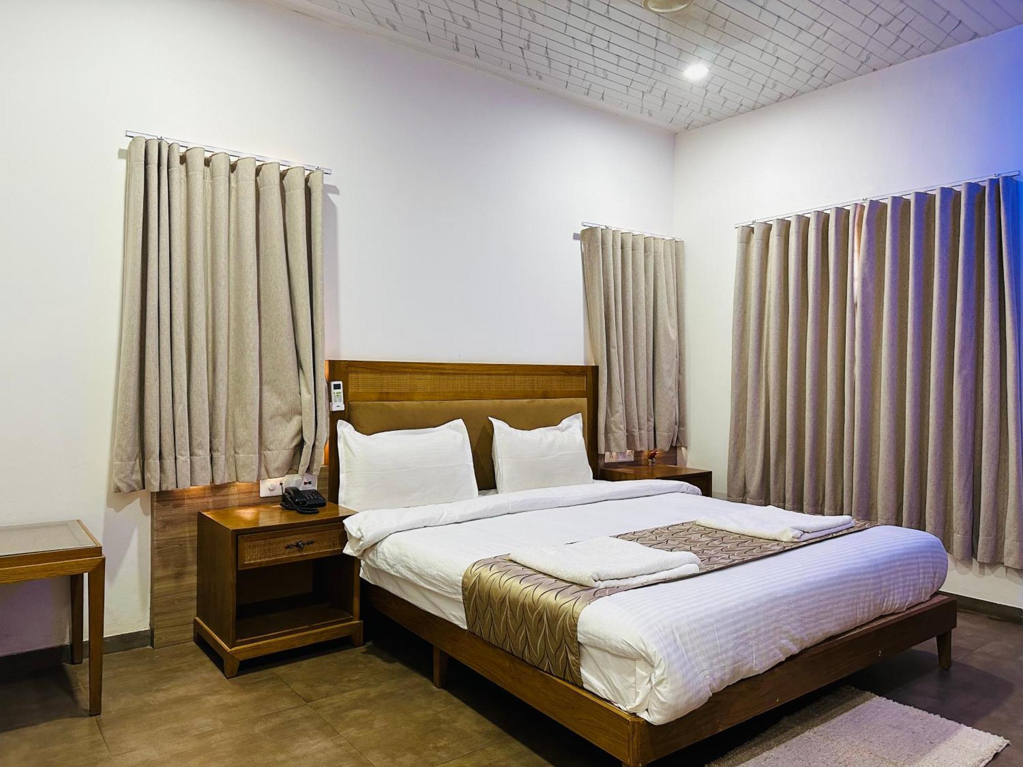 Lion Park Hotel & Resorts Сасан-Джір Екстер'єр фото